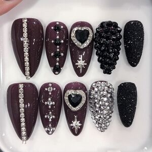 Elegant Black and Silver Nail Set